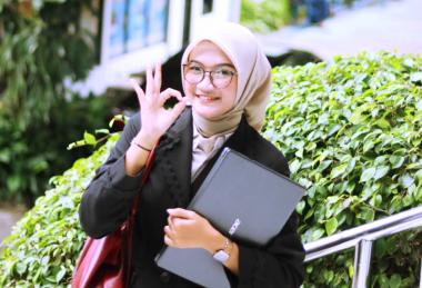 Kurikulum Manajemen Bisnis Syariah: Integrasi Bisnis Halal dan Etika Syariah di Kampus